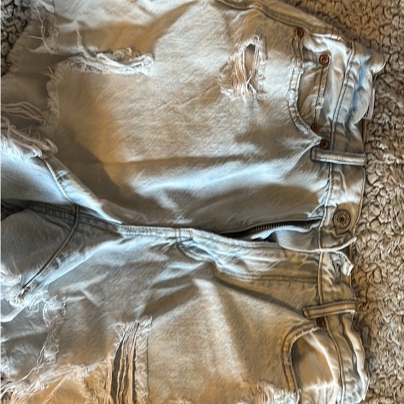 American eagle size 2 shorts! Barley worn just don’t fit anymore! - Picture 2 of 2